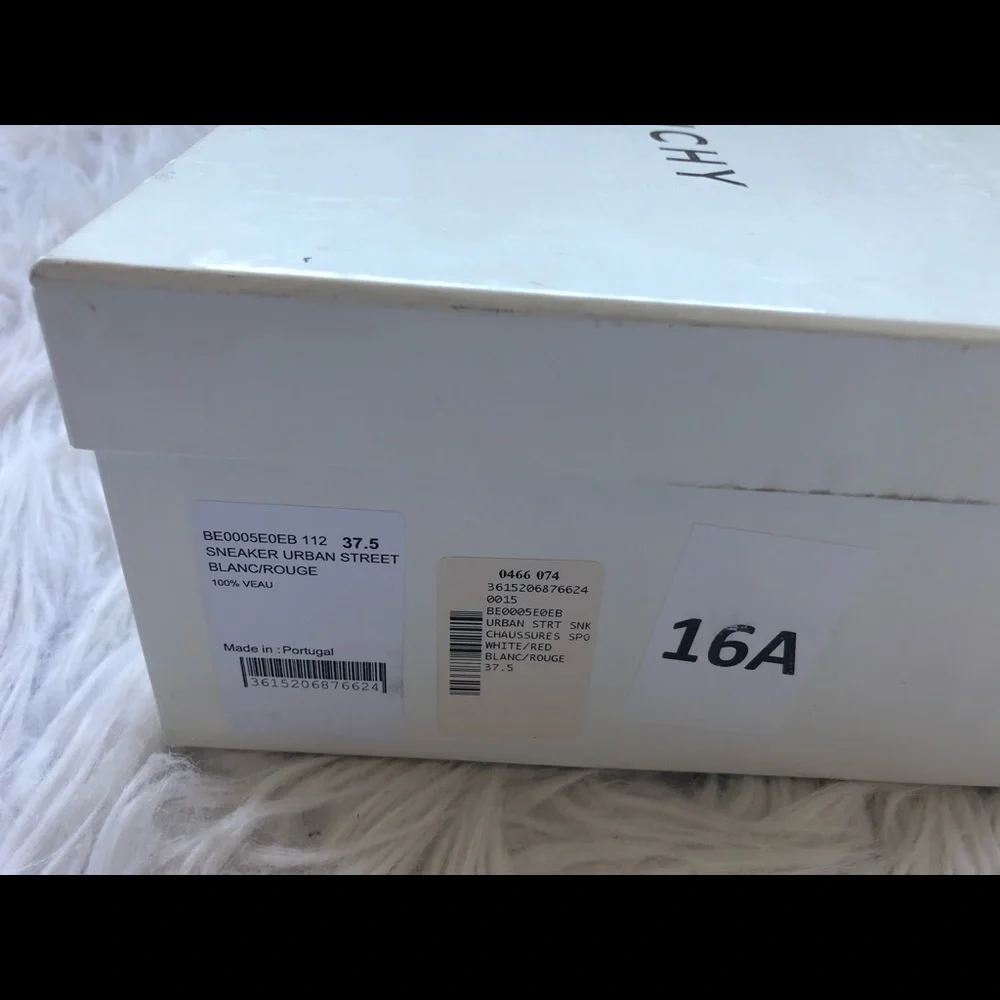 Givenchy White Box - Picture 2 of 2